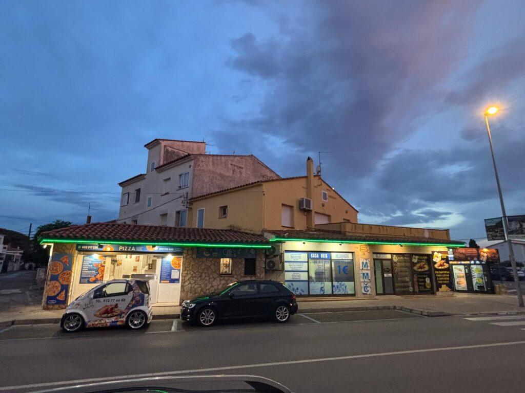 Notre première franchise l'Escala Distributeurs Automatiques - Pizzas à emporter - Plats Orientaux et Glaçons